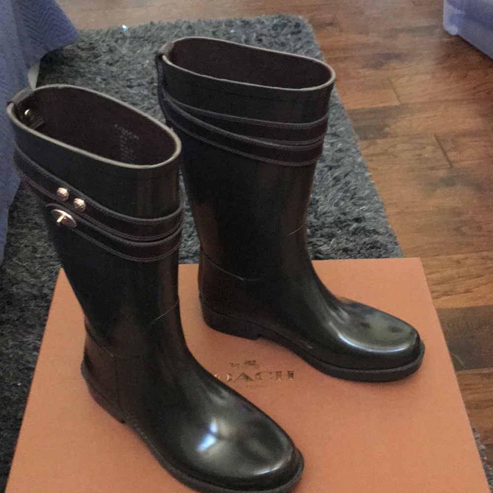 Coach brown rain boots NWT Size 6 💥Today Only💥